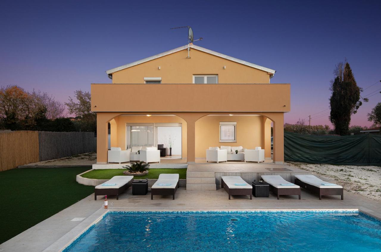 Villa Suhalj Medolino Esterno foto